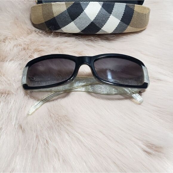 Authentic Burberry women's sunglass - Picture 1 of 7